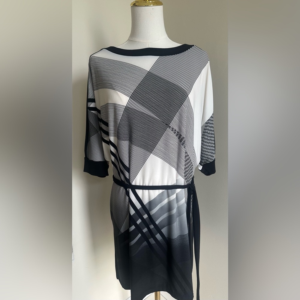 Chico’s Black/White Short-Sleeve Dress- Size 1
